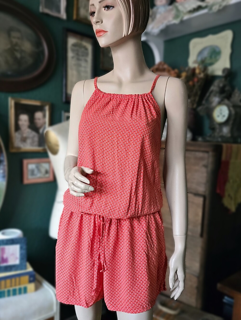 Old Navy Red orange ditsy floral print tie back romper w/pockets size L, beachy